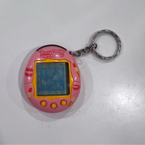 Tamagotchi Other - Vintage 2004 Tomagotchi Connection V2 pink w/ lipstick and lips